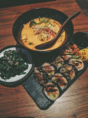 Spinach for starter, Coconut Tofu Ramen and Tuna sushi at Feel Seoul Good in Berlin