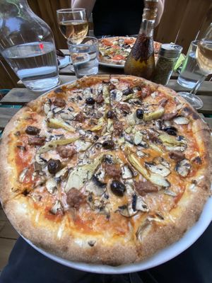 Pizza at Happiz - Monge in Paris