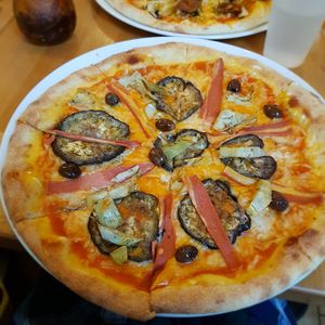 Vegan Pizza at Happiz - Monge in Paris