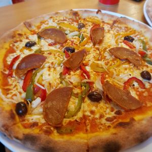 Vegetarian Pizza at Happiz - Monge in Paris
