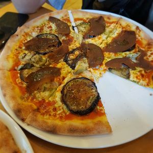 Vegetarian Pizza at Happiz - Monge in Paris