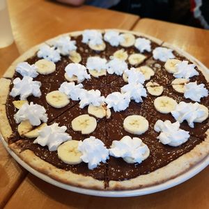 Désert pizza at Happiz - Monge in Paris