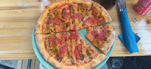 Vegan Pizza with Tomatoes and garlic basilicum sauce at Happiz - Monge in Paris