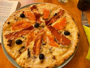 Pizza where I chose the toppings   at Happiz - Monge in Paris