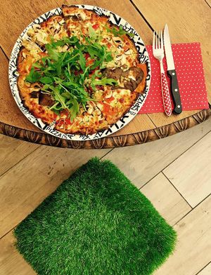 Gluten-free, vegetarian pizza at Happiz - Monge in Paris