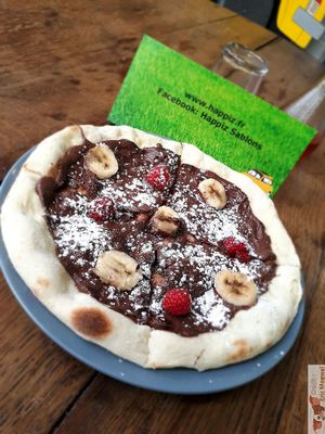 Vegan sweet pizza at Happiz - Monge in Paris