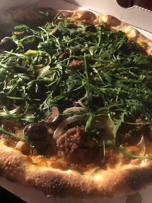 Vegan Beyond Meat pizza (Picture by TARAMCDONALD) at Happiz - Monge in Paris