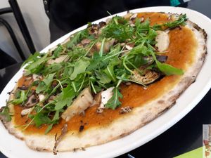 Gluten free pizza at Happiz - Monge in Paris