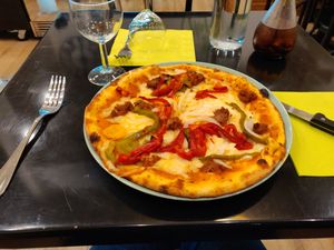 My pizza based tomato, with red and green pepper, onion, mock meat, and finally mozzarella.
Godd point on the chlli pepper sauce, that is hot hot hot!  at Happiz - Monge in Paris