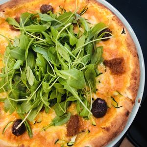 Pizza moyenne at Happiz - Monge in Paris