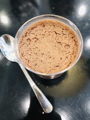 Mousse au chocolat Vegan légère et parfaitement sucrée !  at Happiz - Monge in Paris