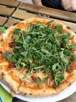 Vegan pizza at Happiz - Monge in Paris