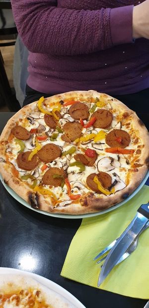 Fake salami pizza at Happiz - Monge in Paris