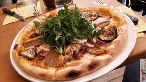 My customize pizza ! at Happiz - Monge in Paris