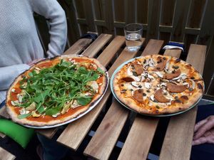 Gluten free pizza at Happiz - Monge in Paris