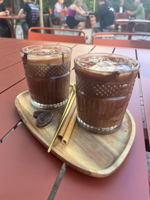 Iced praliné and iced choco-coffee at Mayana in Ghent