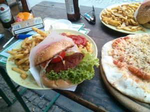 great hamburger at Yoyo Foodworld in Berlin