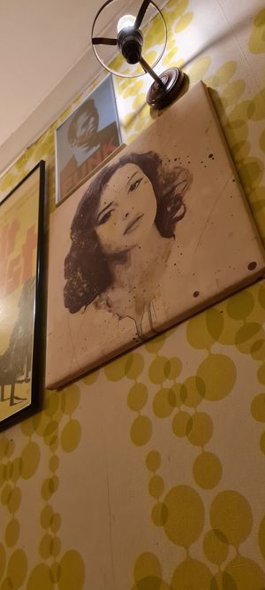 Inside walls like in American old fast food at Yoyo Foodworld in Berlin