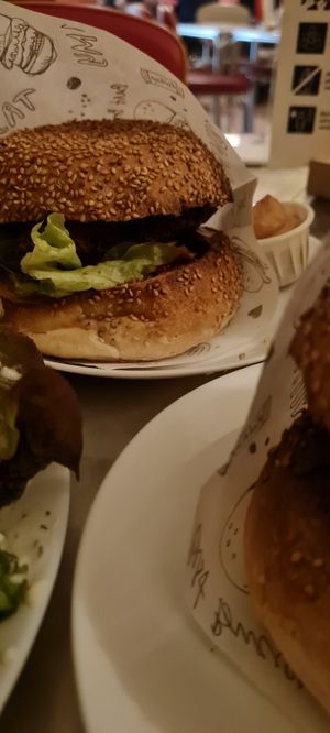 Burger 🍔 at Yoyo Foodworld in Berlin