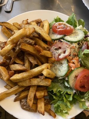 Chips and salad  at Yoyo Foodworld in Berlin