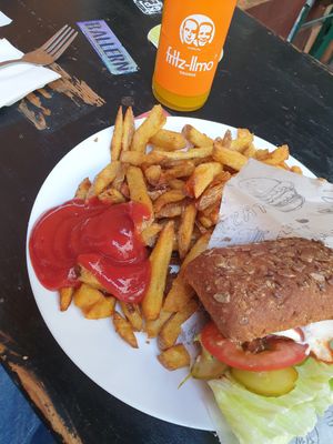 GF bun burger at Yoyo Foodworld in Berlin