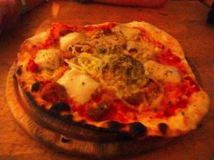 vegan pizza! at Yoyo Foodworld in Berlin