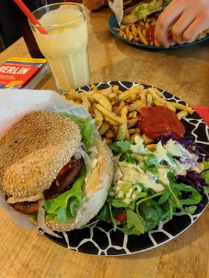Facon cheeze burger and mango lassi at Yoyo Foodworld in Berlin