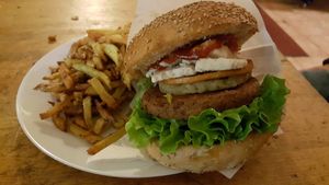 Hawaii burger at Yoyo Foodworld in Berlin