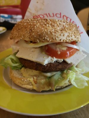 Hawain burger 😍 at Yoyo Foodworld in Berlin