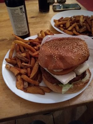 Bacon cheeseburger at Yoyo Foodworld in Berlin