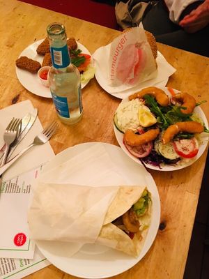 Scampi Salad + Calamari Wrap at Yoyo Foodworld in Berlin