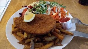 Schnitzel-Teller at Yoyo Foodworld in Berlin