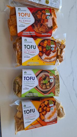 Esta marca de Tofu me encanta por la variedad de sabores que tienen, y sólo la encuentro aquí 😍 at Mr. Tofu - Avelo Market in Puebla
