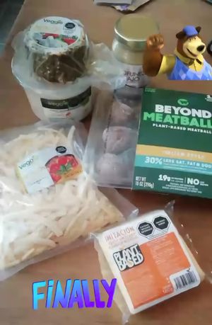 Quesos, albóndigas BEYOND, yoghurt, mayonesa de Tofu ❤️ at Mr. Tofu - Avelo Market in Puebla