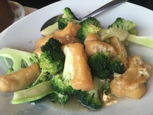 Tofu et brocoli  at Jardin De Chiang Mai in Paris