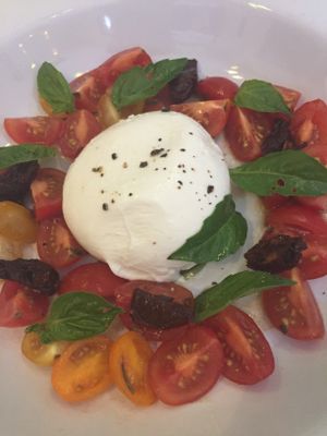 Mix of tomatoes, burrata with basil oil at Di Vino Dante in Puerto Vallarta