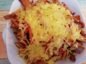Chips with facon and vegan cheese at Reds in Edinburgh
