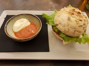 Cheesburger with red beetroot at GingerGi in Padua