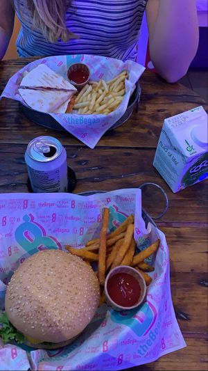 The Gourmet burger with avocado absolutely slaps 🔥🔥🔥 at The Began in Valencia