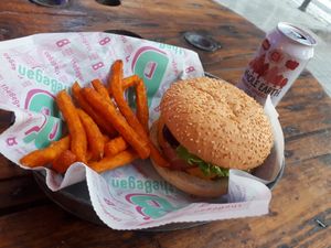 Burger menu 9euro at The Began in Valencia