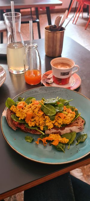 Scrambled tofu at Plain in Vienna