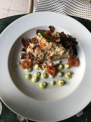 Risotto con arroz de coliflor y queso de castañas de cajú at Bidasoa Restaurant at Hotel Bidasoa in Santiago