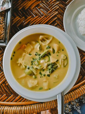Yellow Curry at Mama Leuah in Don Det