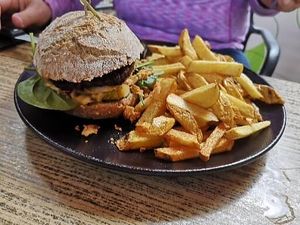 Tempeh burger at Focus Foodbar in Tilburg