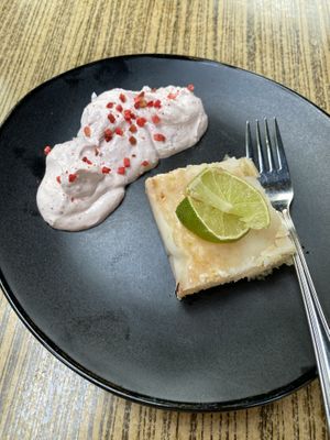 Blondie with berry cream  at Focus Foodbar in Tilburg