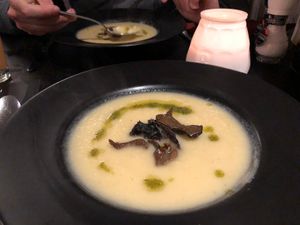 De knolselderijsoep at Focus Foodbar in Tilburg