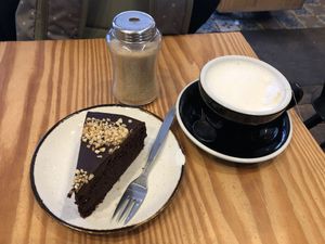 London fog et gâteau au chocolat  at Hinterland in Brussels