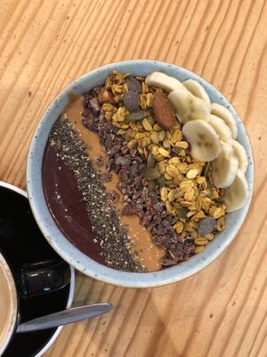 Mediocre smoothie bowl at Hinterland in Brussels