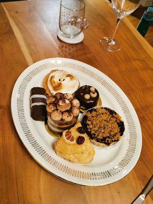 Lemon meringue tart, chocolate mousse, blueberry crumble pie, scone, tiramisu, Snickers at Pastel & Coco in Gatineau