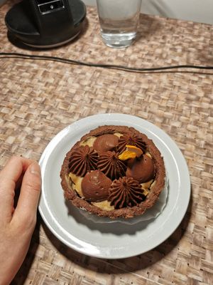 Chocolate caramel tart at Pastel & Coco in Gatineau